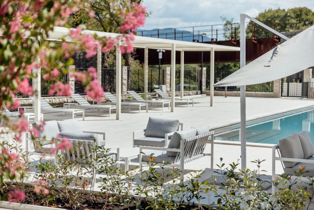 18028 Riverside Apartments (1)