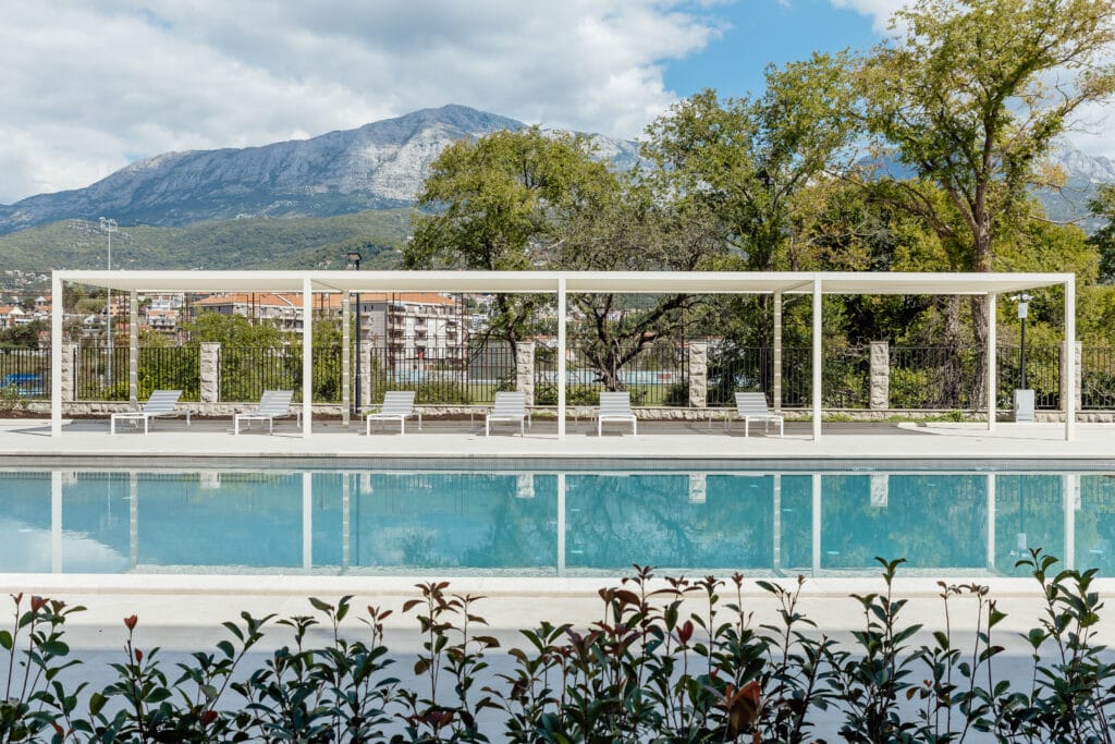 18028 Riverside Apartments (20)